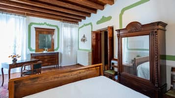 3 bedrooms, individually furnished, desk, laptop workspace