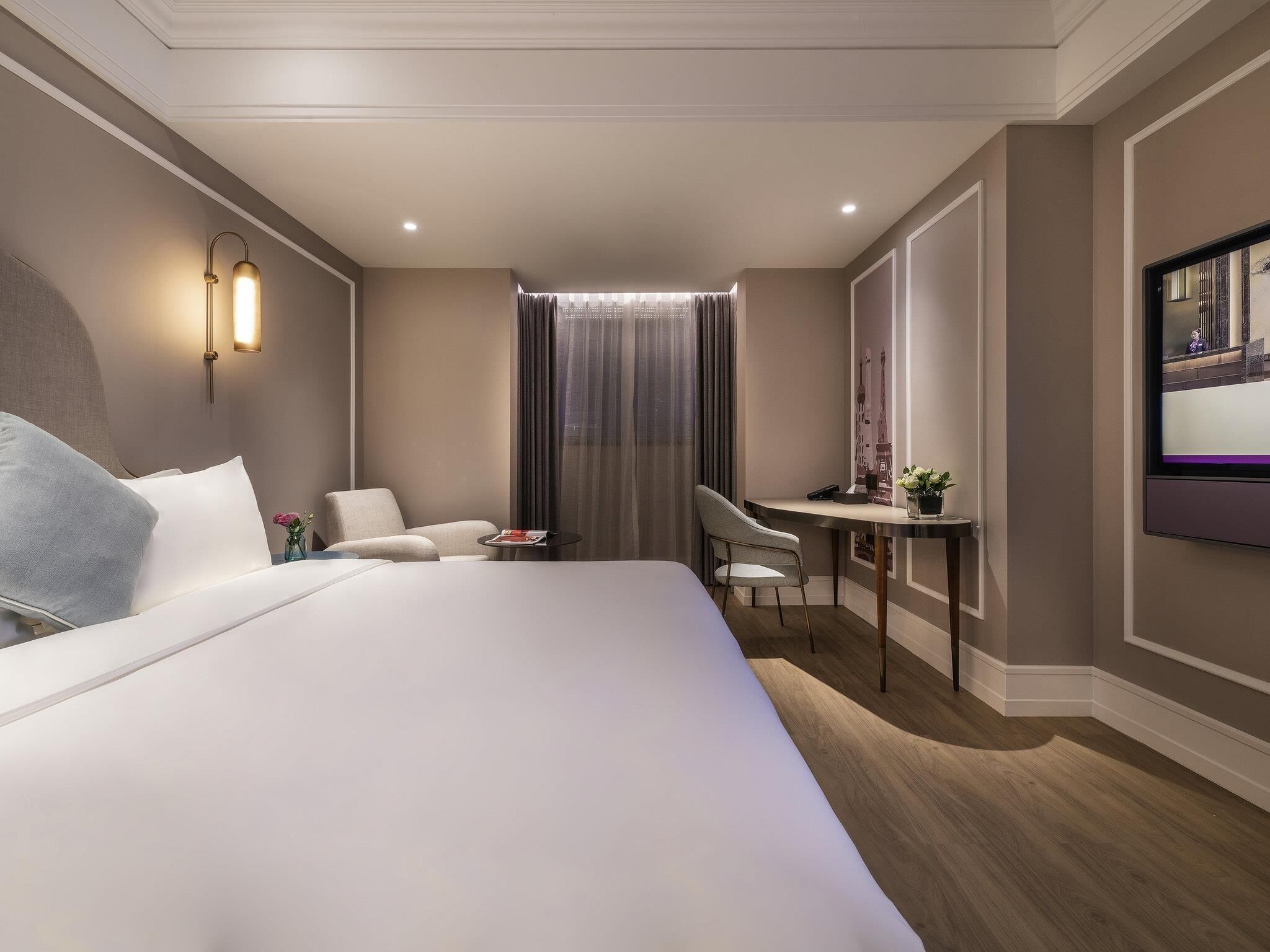 Superior Room, 1 King Bed | Premium bedding, minibar, in-room safe, desk