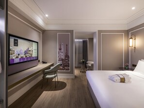 ห้องเอ็กเซกคิวทีฟ, เตียงคิงไซส์ 1 เตียง | เครื่องนอนระดับพรีเมียม, มินิบาร์, ตู้นิรภัยในห้องพัก, โต๊ะทำงาน