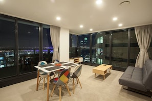 Design Apartment, 2 Bedrooms, City View | Living area