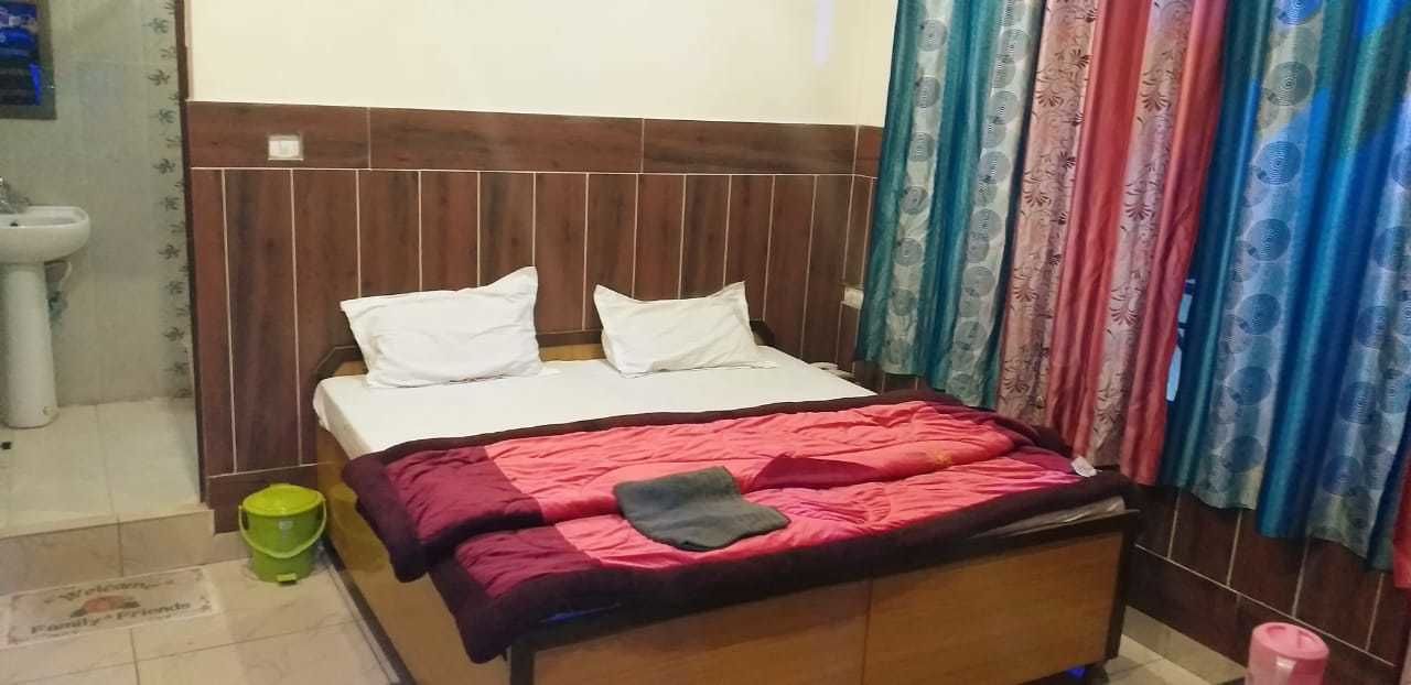 1 多间卧室、办公桌、折叠床/加床（额外收费）