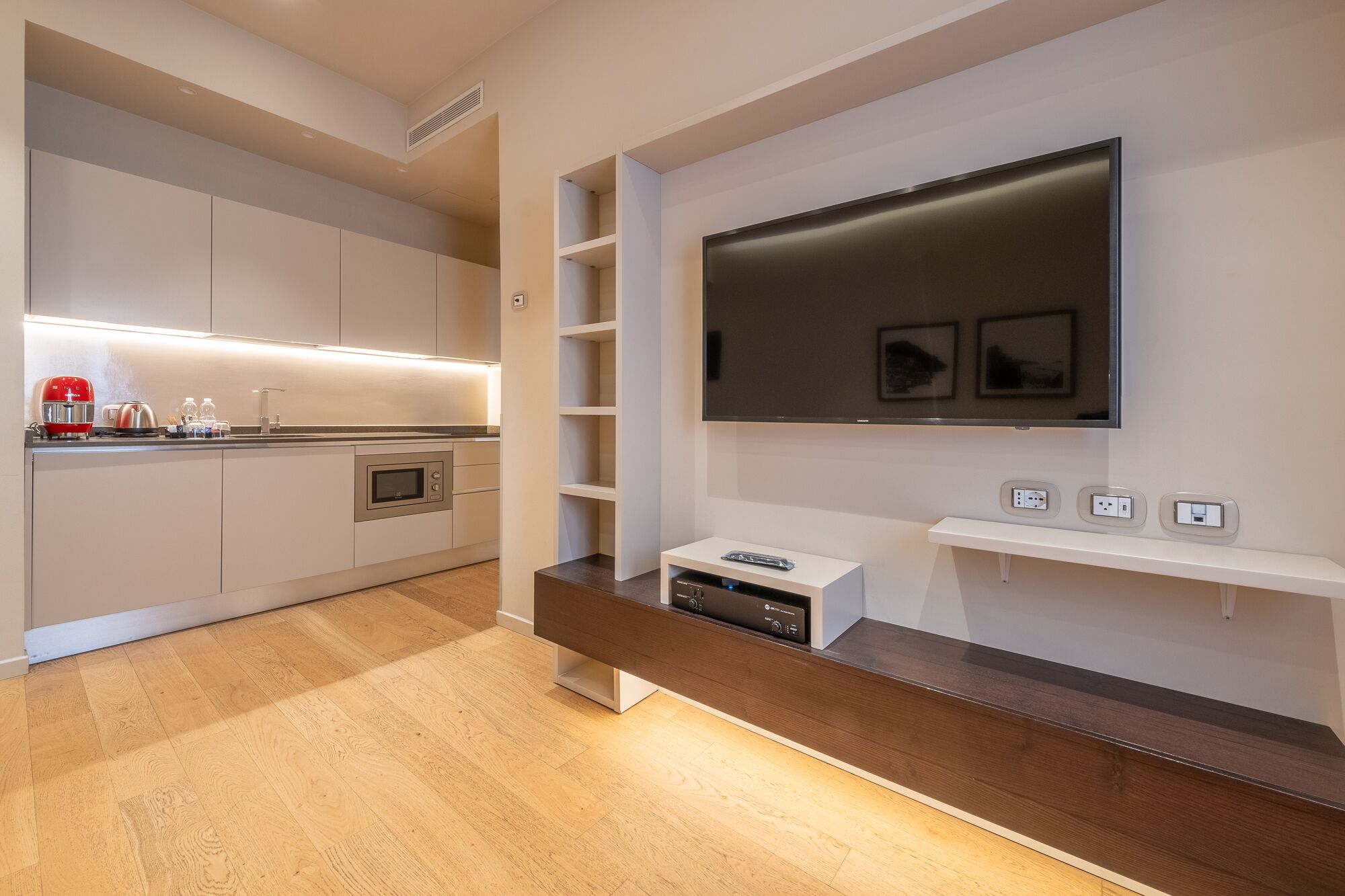 Superior Suite, 1 Bedroom | Private kitchen | Fridge, microwave, stovetop, coffee/tea maker