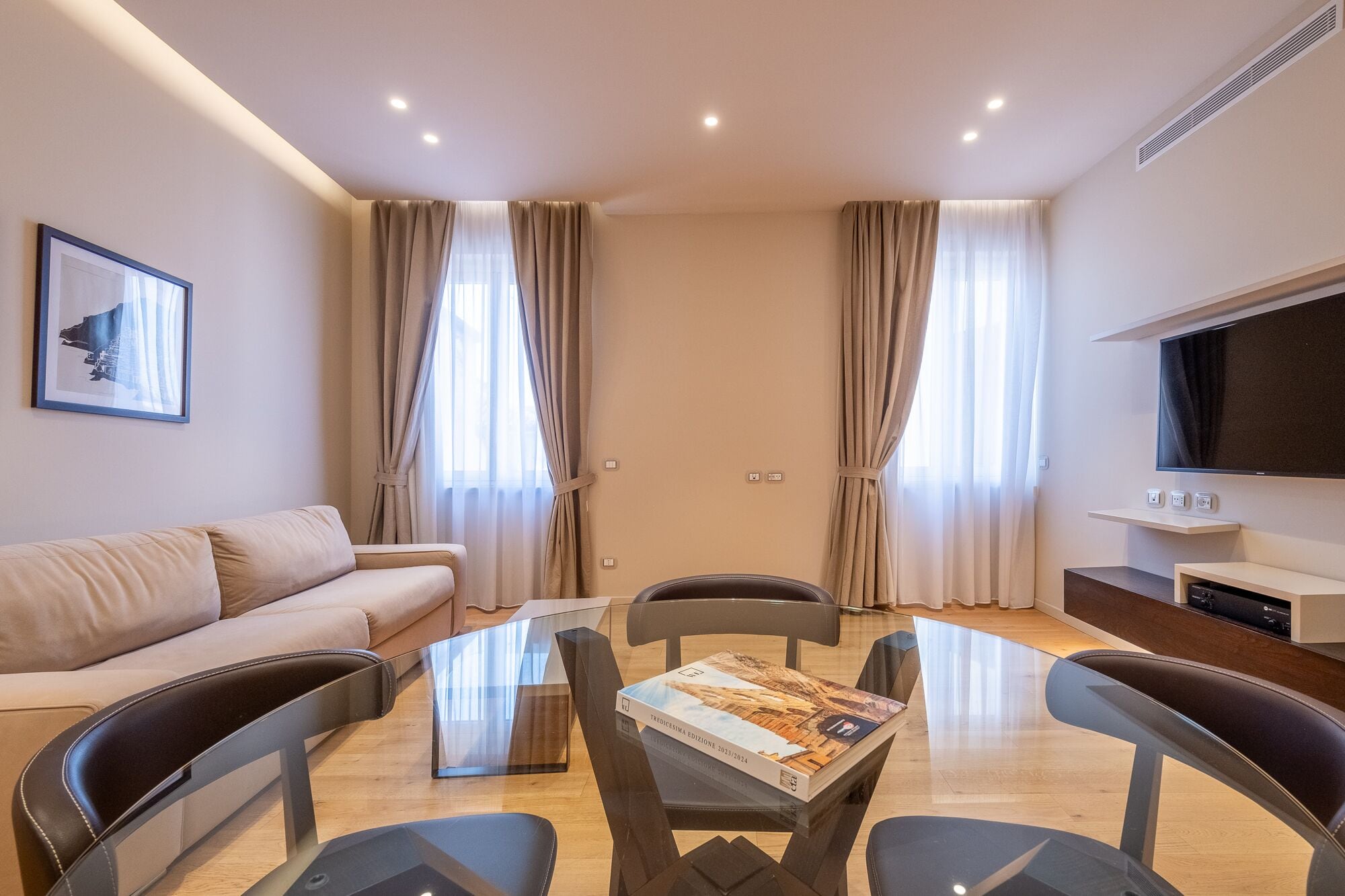 Deluxe Suite, 1 Bedroom | Living area | Flat-screen TV