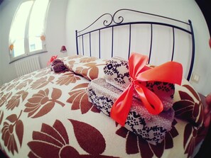 1 bedroom, premium bedding, free WiFi, bed sheets