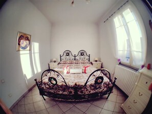 1 bedroom, premium bedding, free WiFi, bed sheets