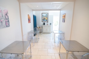 40-inch flat-screen TV with cable channels - Domaine d'Auxonnettes | Chambres d'Hôtes et Gîtes - L&J évènements (Saint-Fargeau-Ponthierry)