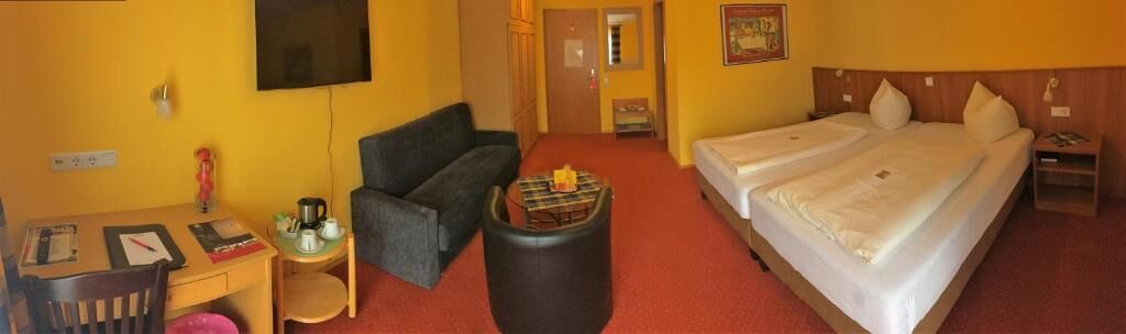 hypo-allergenic bedding, desk, free wifi, bed sheets