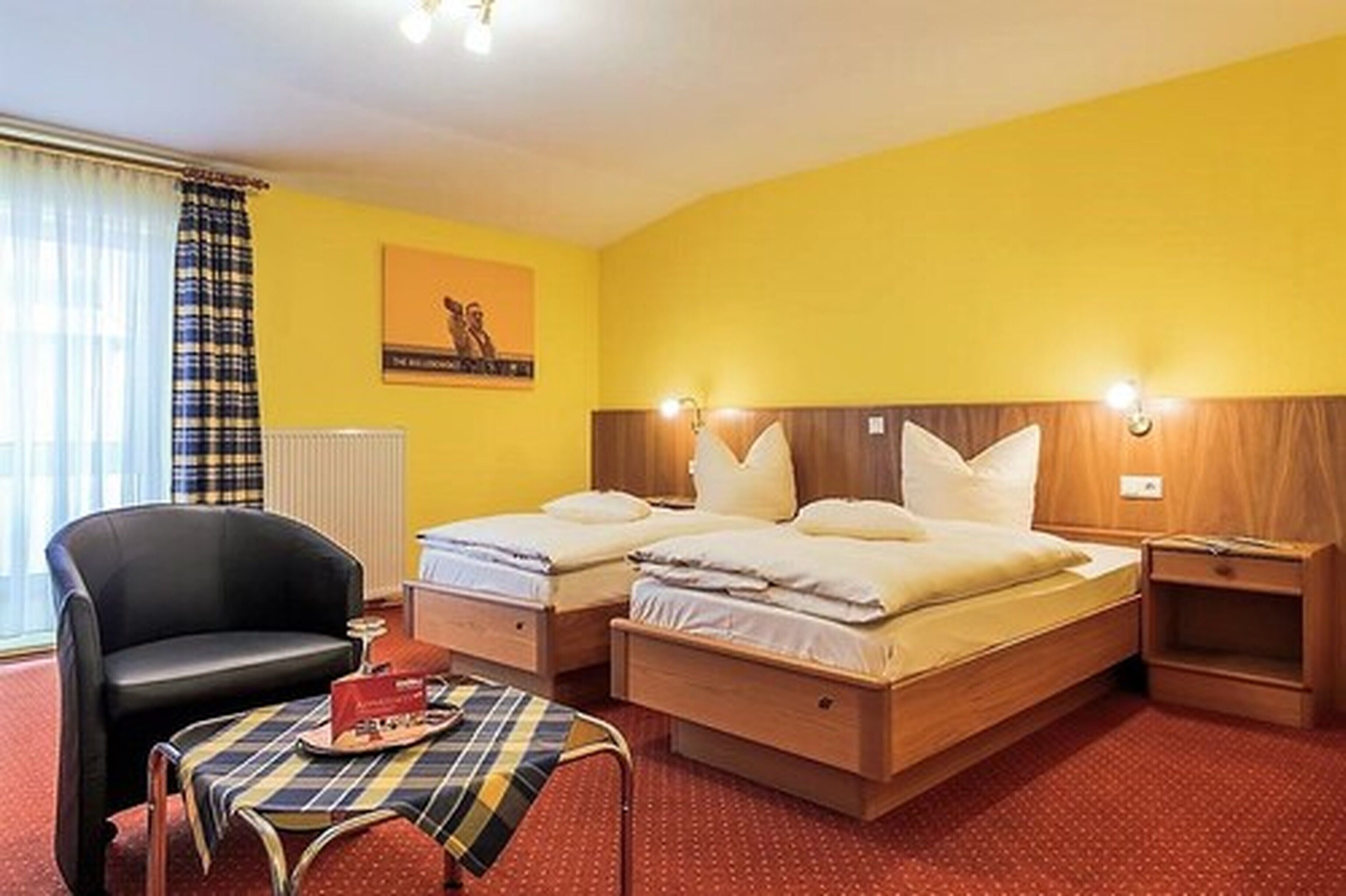 double room | hypo-allergenic bedding, desk, free wifi, bed sheets