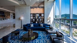 Lobby - Ramada Suites by Wyndham Geoje (Geoje)