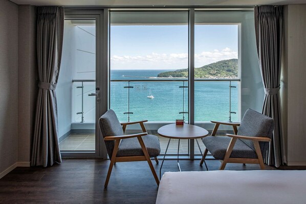 Literie de qualité supérieure, rideaux occultants, Wi-Fi gratuit