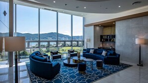 Lobby - Ramada Suites by Wyndham Geoje (Geoje)