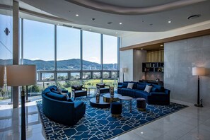 Lobby - Ramada Suites by Wyndham Geoje (Geoje)