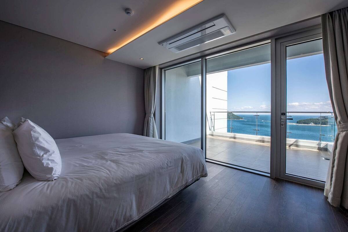 Suite, 1 King Bed, Non Smoking