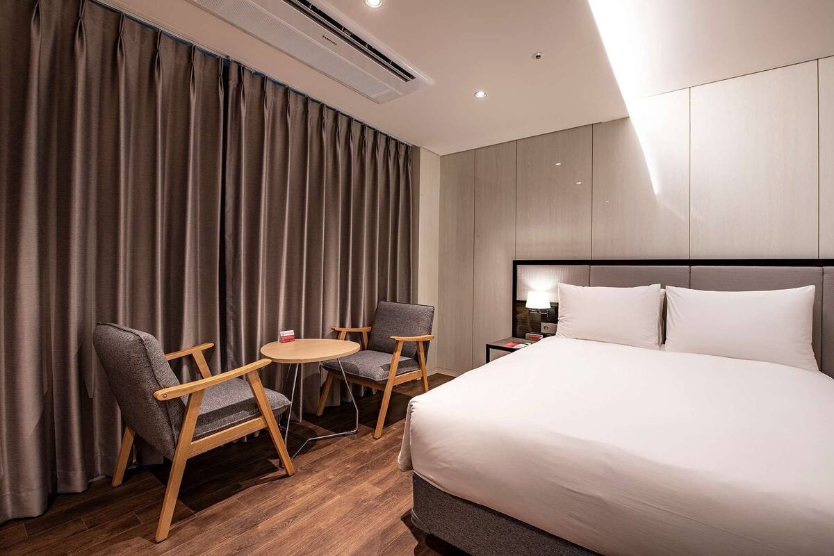 Room, 1 King Bed, Non Smoking