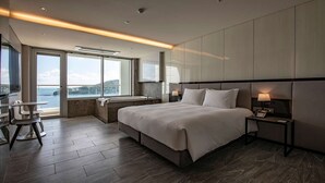 Jetted tub - Ramada Suites by Wyndham Geoje (Geoje)
