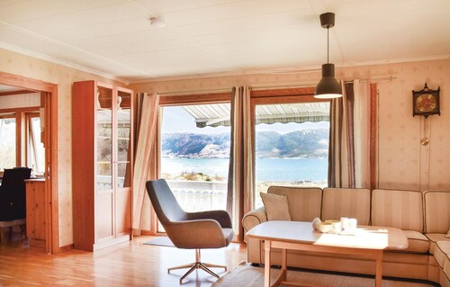 4 bedroom gorgeous home in Hervik