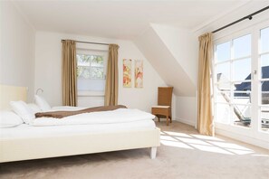 4 bedrooms, travel cot, WiFi, bed sheets