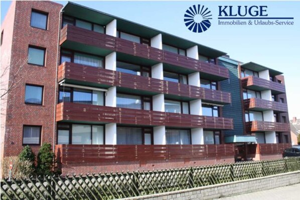 Unclassified image, 1 of 10, button - Klaus-Groth-Str. - Klaus-Groth-Str.2 (Sylt)