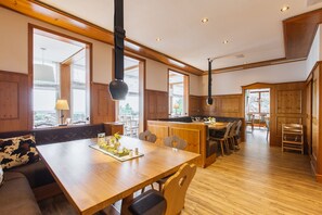 Breakfast, lunch and dinner served - Berghotel Augustusberg (Bad Gottleuba-Berggiesshuebel)