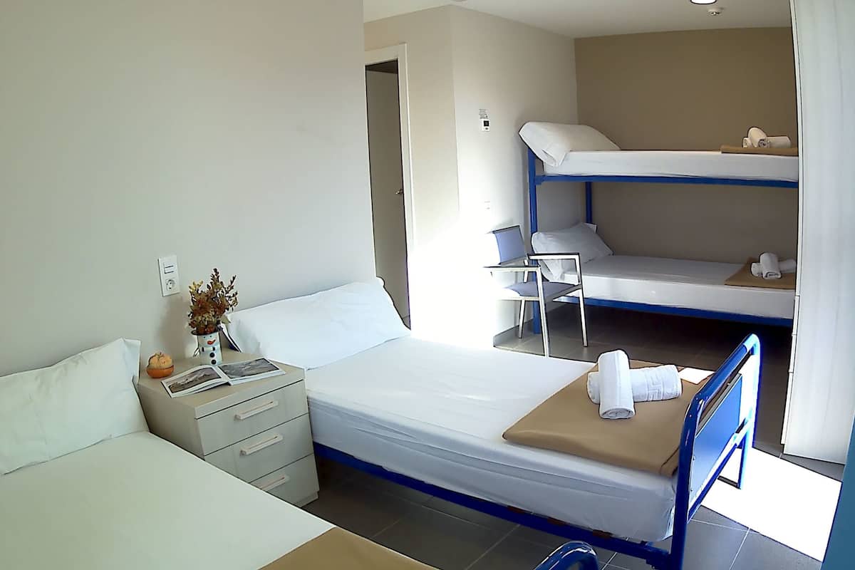 Habitación cuádruple, baño privado | Wifi gratis