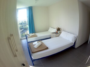 Quadruple Room, Private Bathroom | Free WiFi - Albergue El Río - Hostel (Cella)