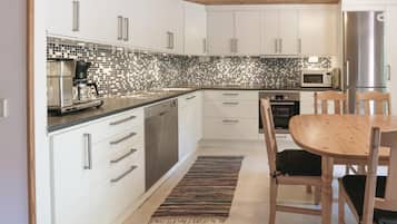 Fridge, stovetop, dishwasher, coffee/tea maker