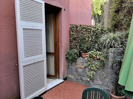 Basic Double Room Single Use, 1 Queen Bed | Desk, free WiFi, bed sheets