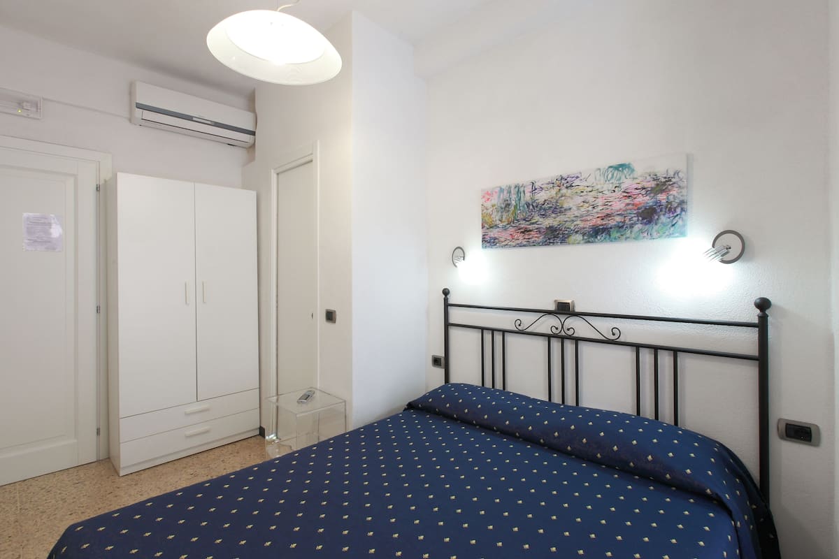 Desk, free WiFi, bed sheets