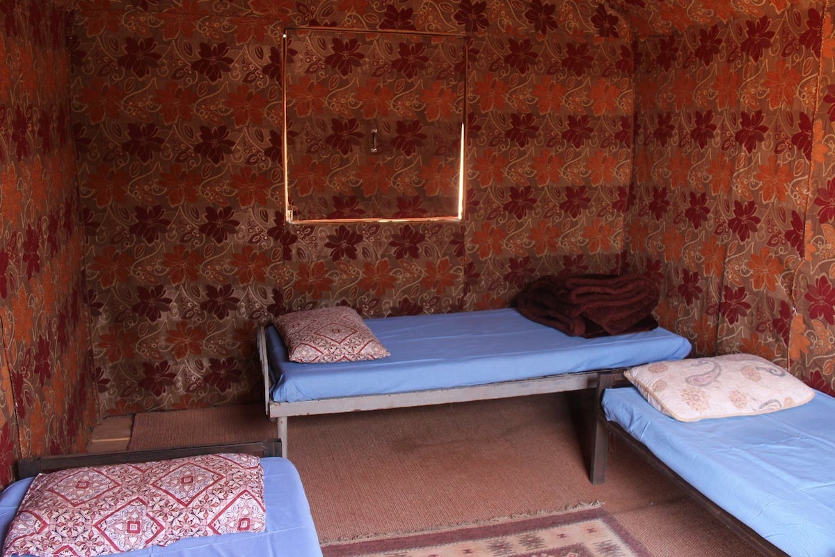 Basic Tent, 3 Twin Beds, Non Smoking | Bed sheets
