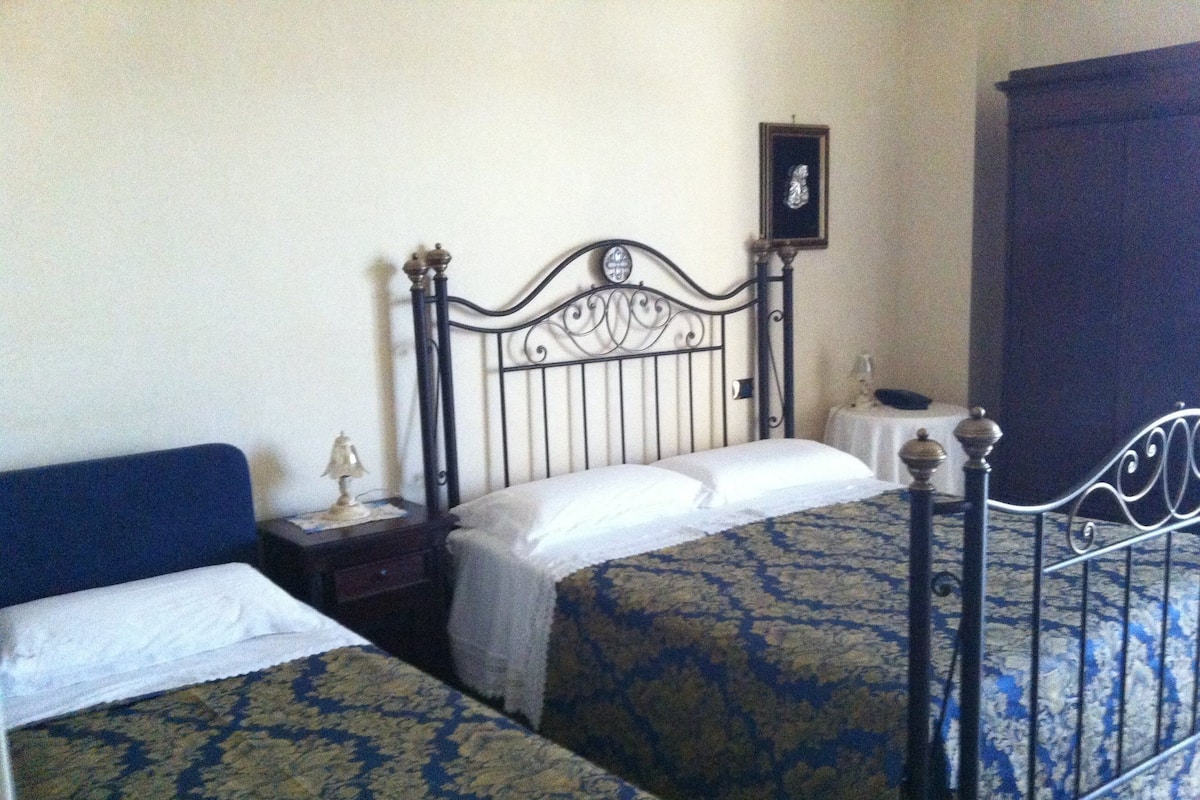 Camera con letto matrimoniale o 2 letti singoli | Minibar, Wi-Fi gratuito, lenzuola