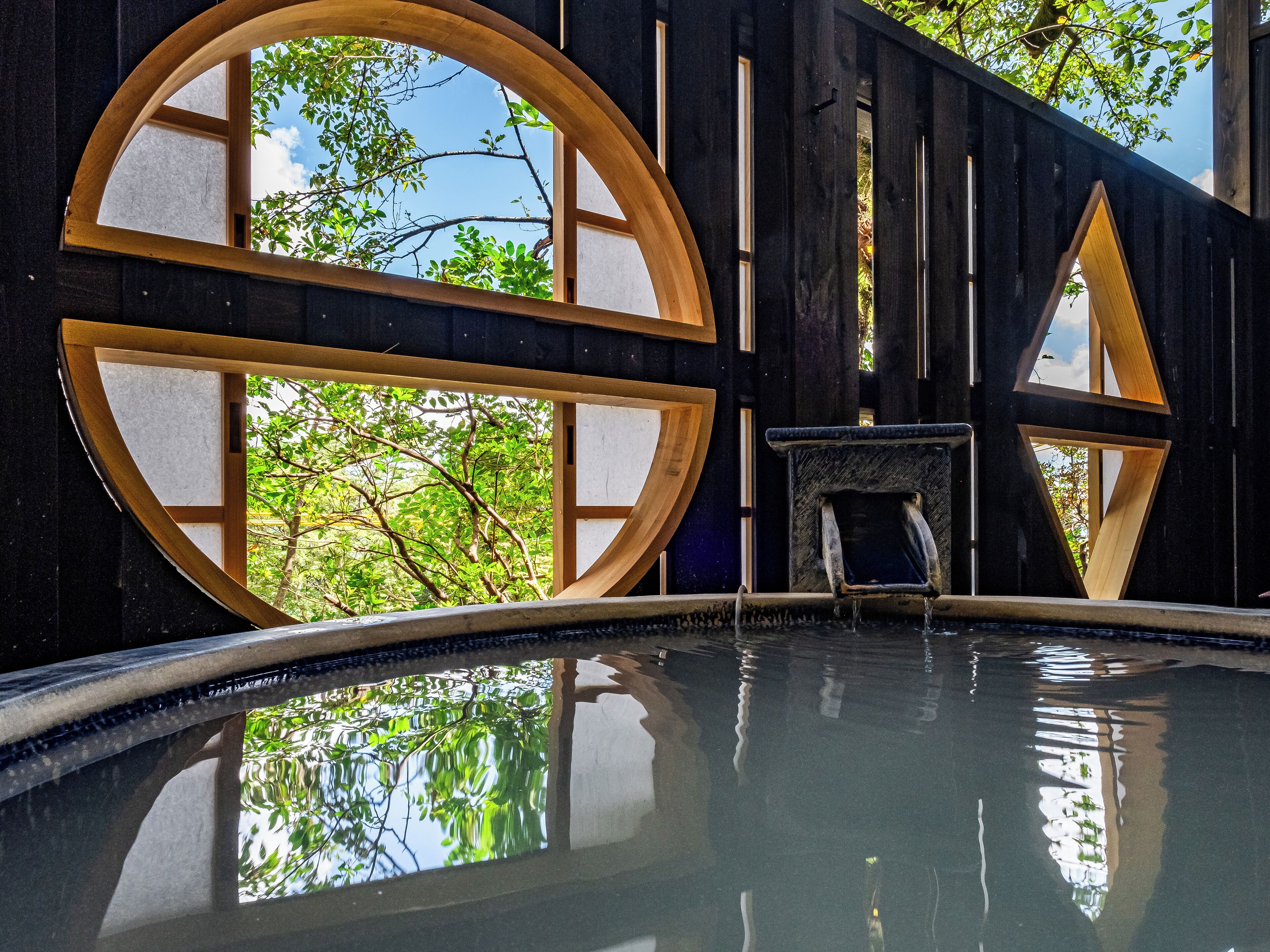 Quarto casal ou duplo, para não fumantes, vista para a montanha (Guest room with open-air bath) | Cofres nos quartos, escrivaninha, espaço de trabalho para notebook