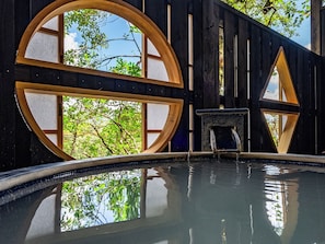 Quarto casal ou duplo, para não fumantes, vista para a montanha (Guest room with open-air bath) | Cofres nos quartos, escrivaninha, espaço de trabalho para notebook