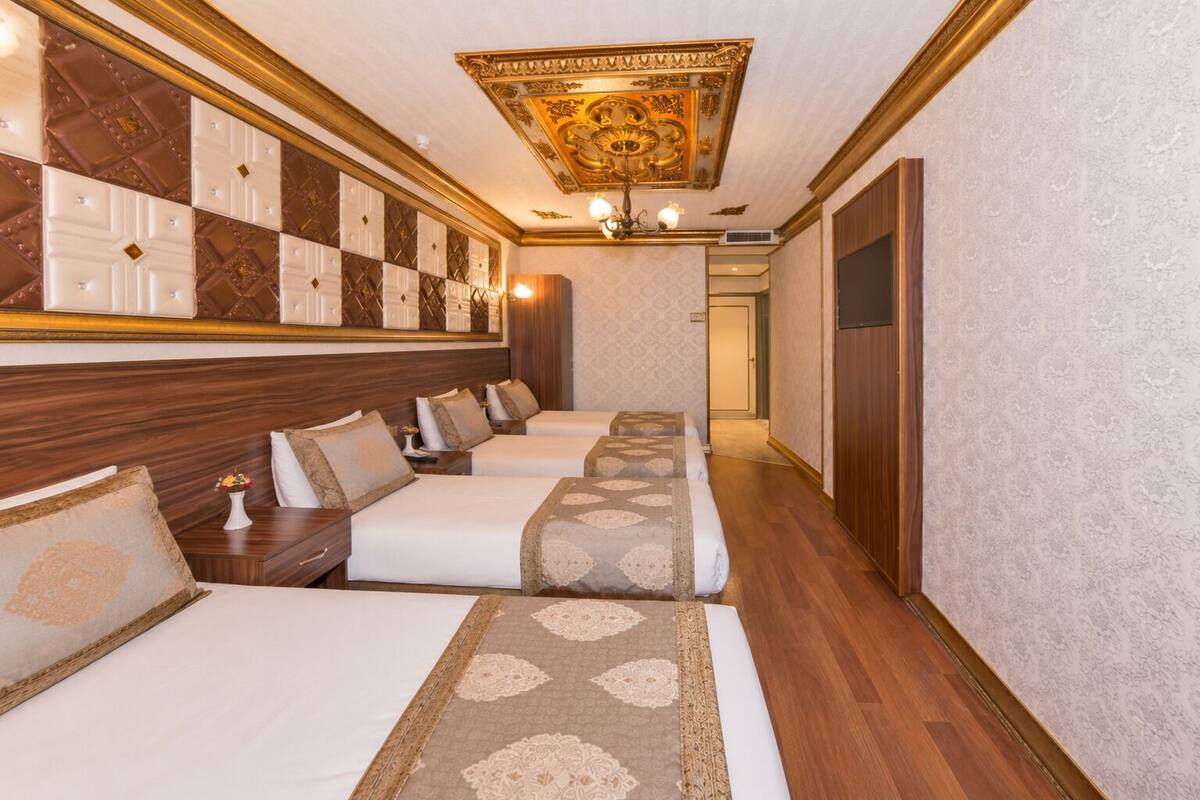Comfort Quadruple Room | Minibar, desk, soundproofing, WiFi (free)