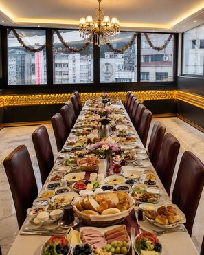 Free daily buffet breakfast - Version Hotel (Istanbul)
