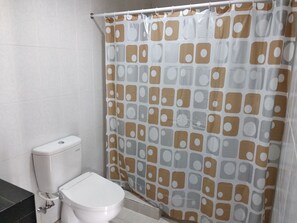 Basic-Ferienhütte, 1 Einzelbett | Badezimmer | Dusche, Bidet