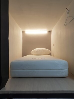 Basic-Ferienhütte, 1 Einzelbett | Bettwäsche aus ägyptischer Baumwolle, hochwertige Bettwaren, Zimmersafe