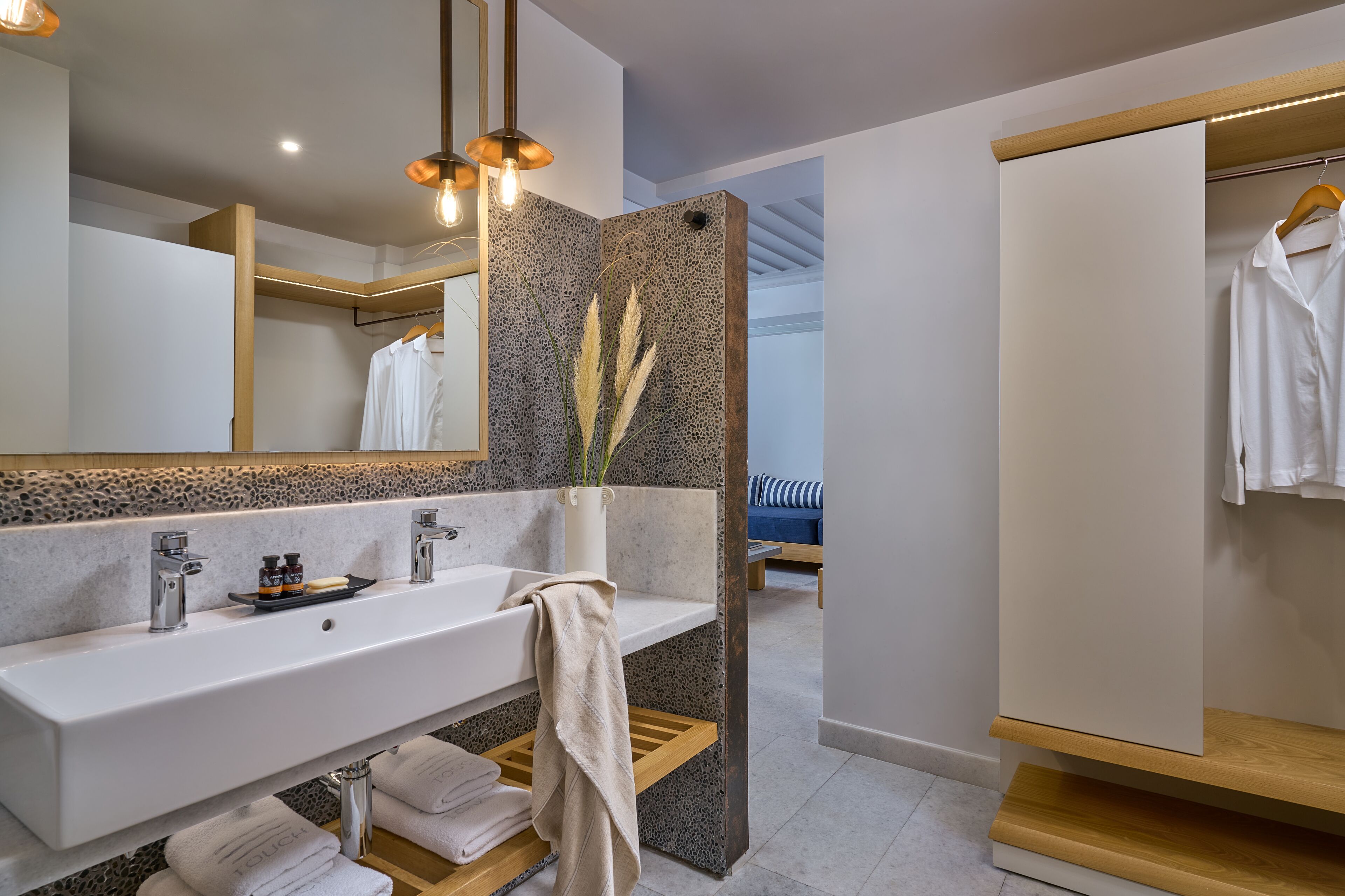 Island Suite, Sea View | Bathroom | Shower, rainfall showerhead, free toiletries, hair dryer
