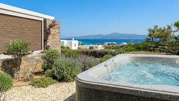 Sun Suite Sea View with Jacuzzi | Terraza o patio