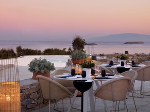 2 restaurants; breakfast, lunch, dinner and brunch served  - Summer Senses Luxury Resort (Paros)
