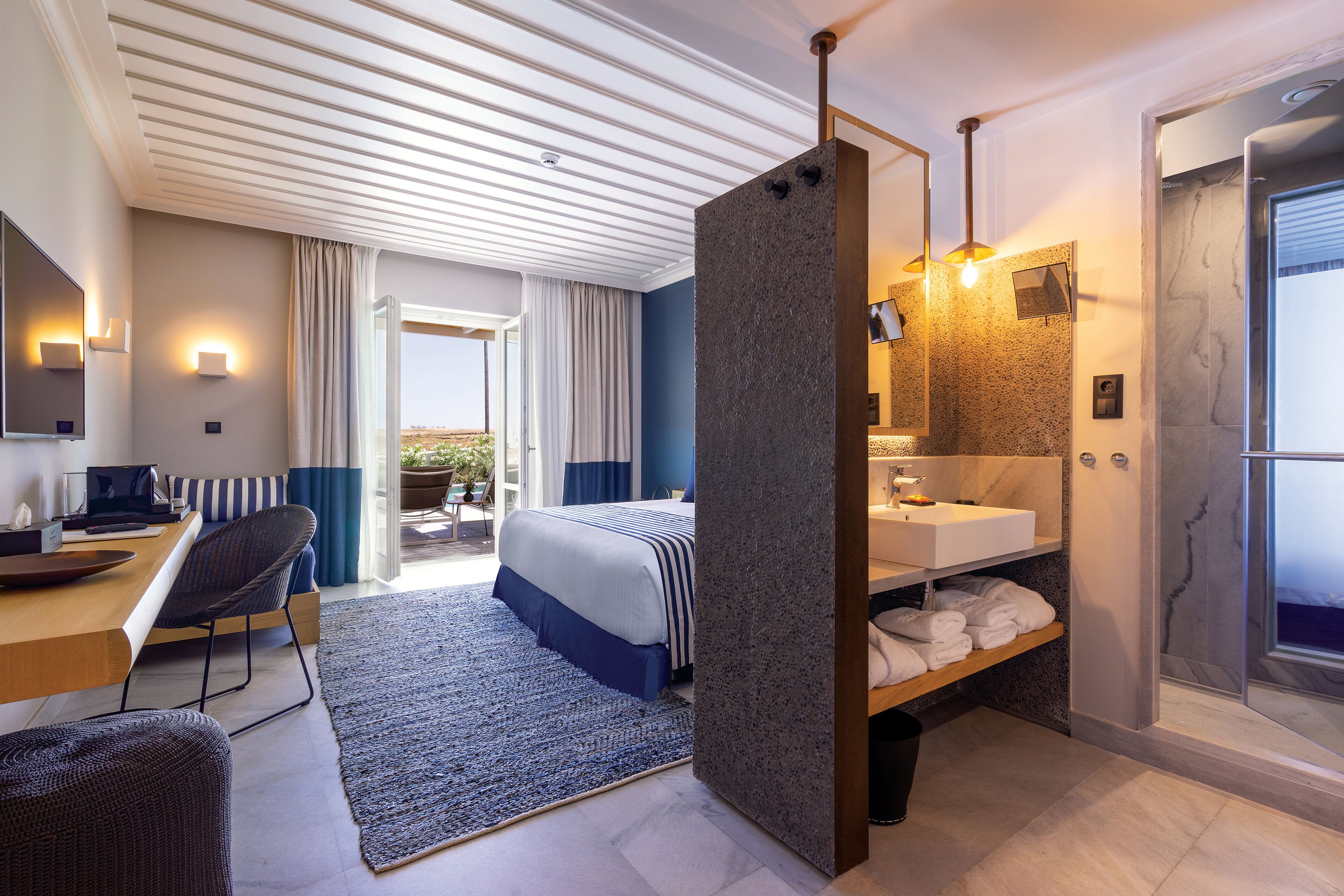 Honeymoon Suite, Private Pool, Sea View with Jacuzzi | Draps en coton égyptien, literie de qualité, couette en duvet