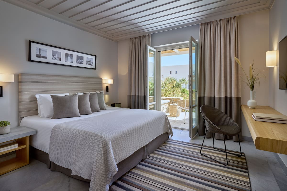 Deluxe Room | 1 bedroom, Egyptian cotton sheets, premium bedding, down comforters