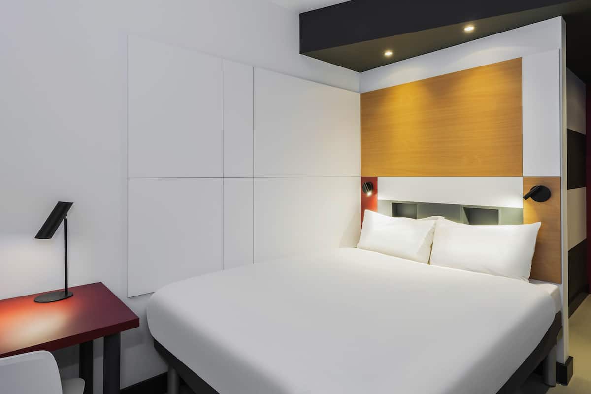 Classic Room, 1 Double Bed | Desk, free cribs/infant beds, free rollaway beds, free WiFi