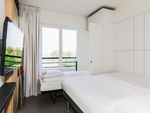 Standard Room, 3 Single Beds | Desk, free cots/infant beds, free rollaway beds, free WiFi