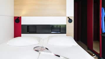 Standard Room, 3 Twin Beds | Desk, free cribs/infant beds, free rollaway beds, free WiFi