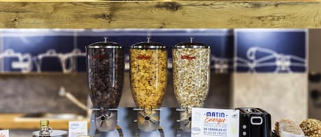 Kontinental frukost varje dag (EUR 15 per person)