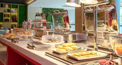 ibis Luoyang Baolong Square Hotel