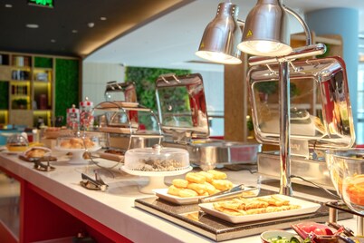 ibis Luoyang Baolong Square Hotel