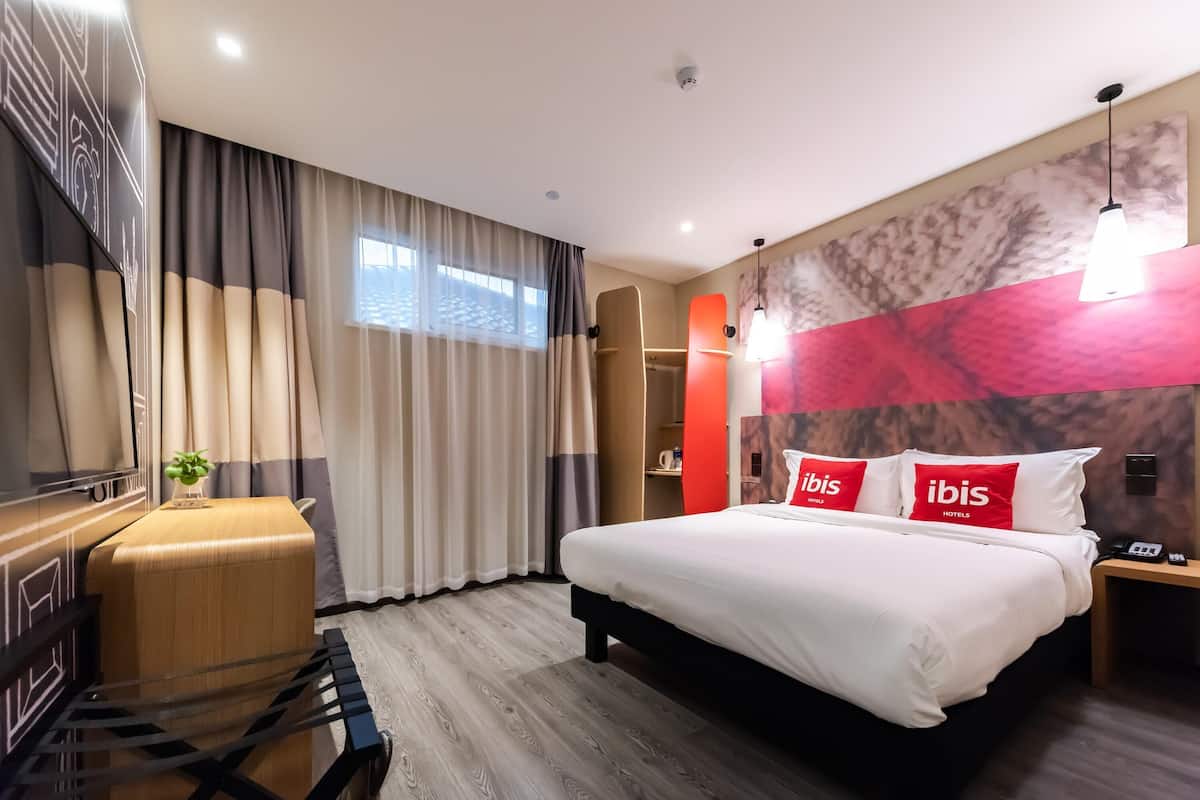 Superior Double Room | Desk, iron/ironing board (on request), WiFi (free), bed sheets