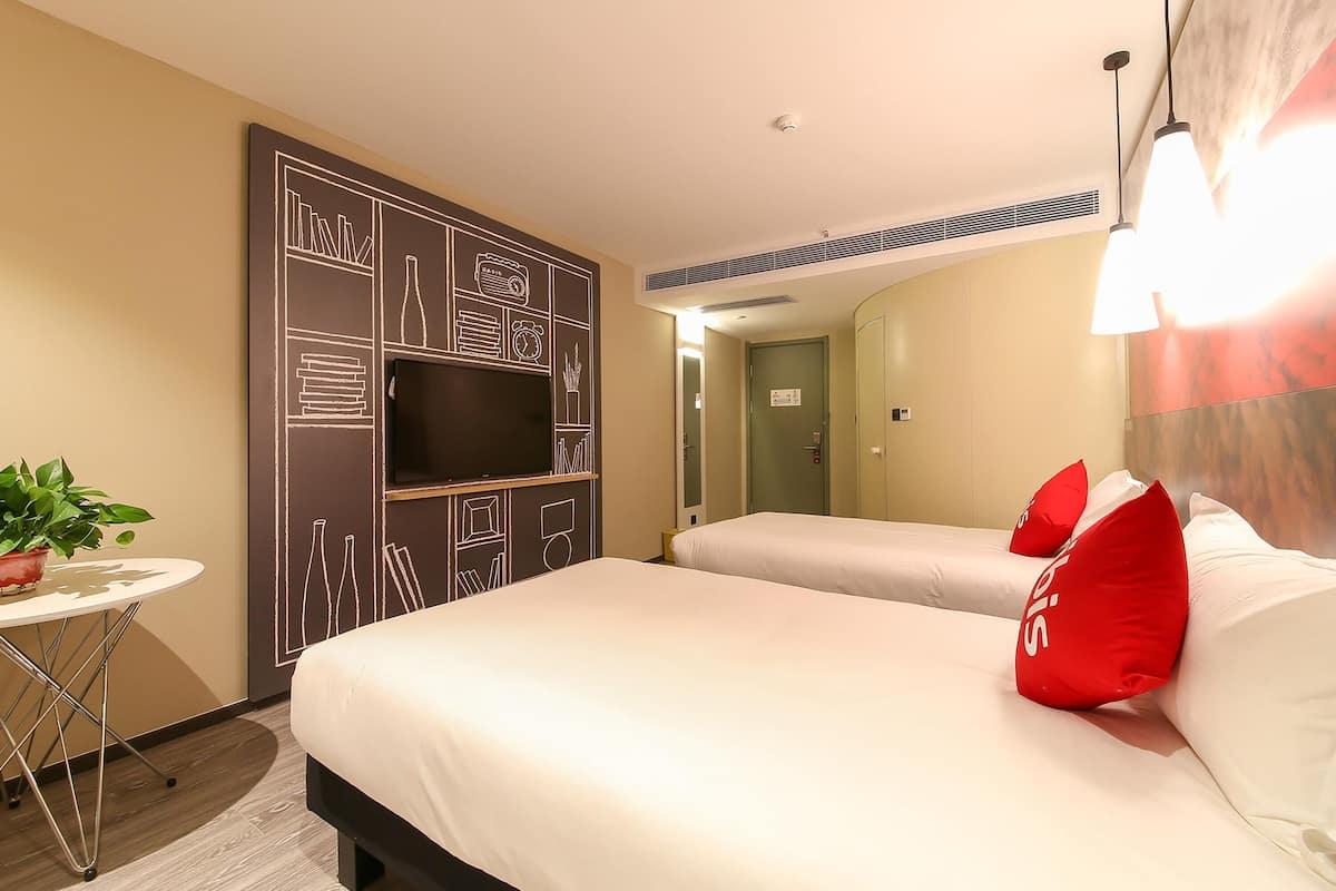 Twin Room | Memory-foam beds, blackout curtains, free WiFi, bed sheets