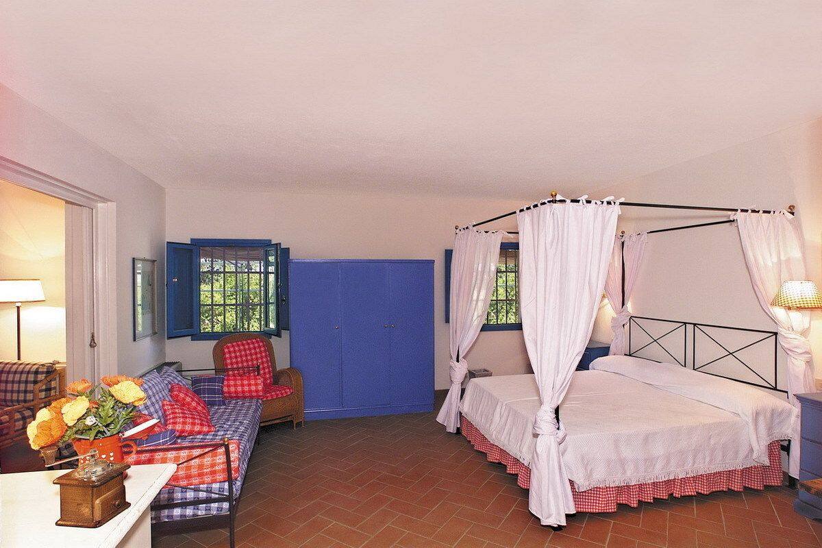 Apartment, 1 Bedroom, Pool View (Mimosa) | Individually decorated, individually furnished, free WiFi, bed sheets